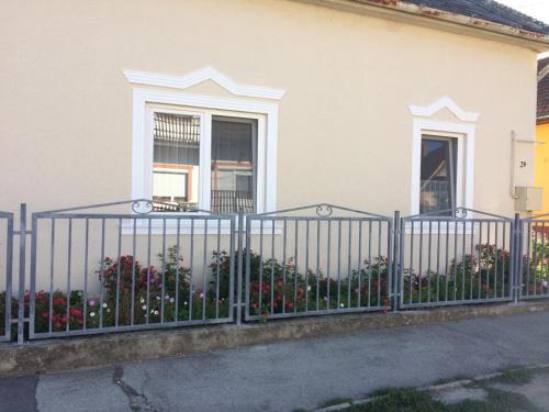 Balatonlelle Apartment | Teraszos ház