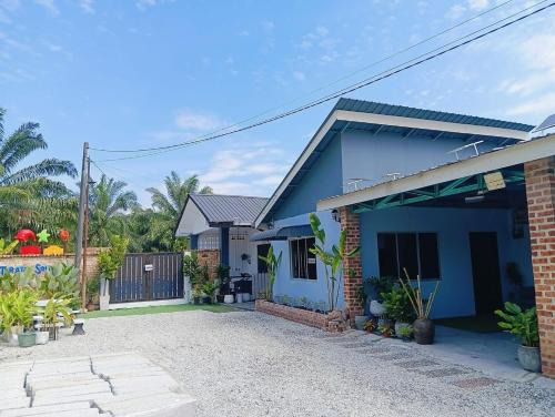 Gua House | Teratak Solehah Telok Panglima Garang