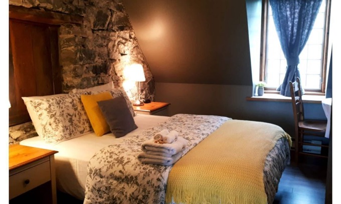 Neuville Bed & Breakfast | Tercentenary Historical House.