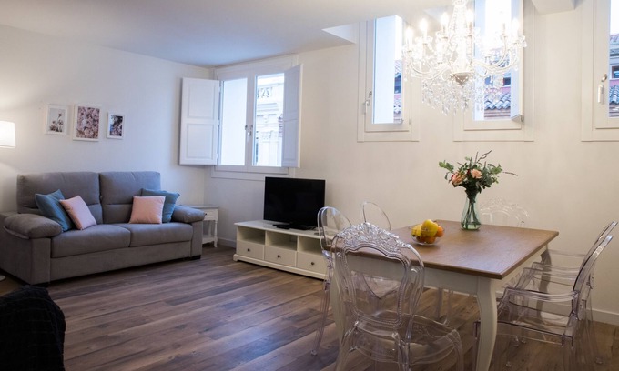 Zaragoza Old Town Apartment | TERCERO B - 3 B - APARTAMENTOS ALMADA - Plaza del Pilar