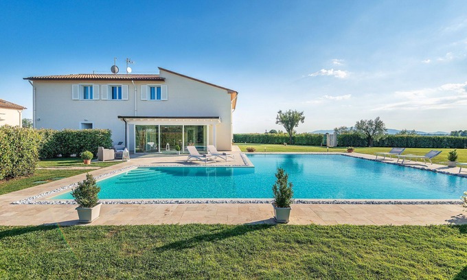 Monsummano Terme Villa | Termae - Luxury Villa for 13 People in Tuscany, Pool, Sauna