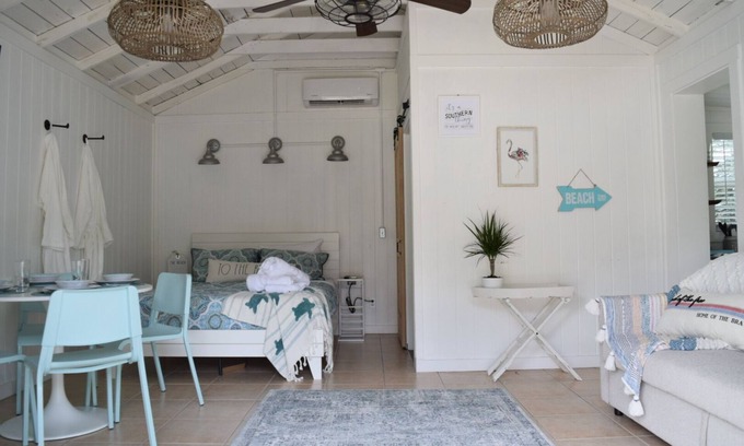 Forest Hills Cottage | Termino Beach House Retreat with Hot Tub and Garden