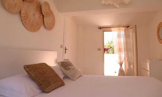 Barcellona Pozzo di Gotto Villa | Terraced house in private residence