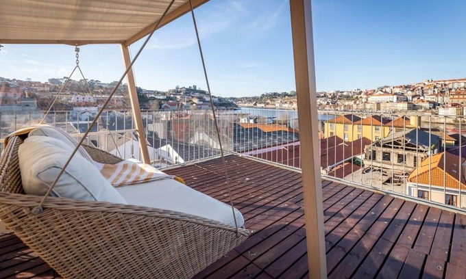 Santa Marinha Apartment | Terrace Douro