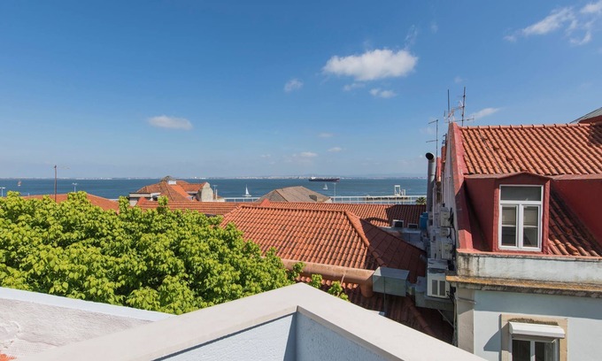 Santo Estevao Apartment | Terrace & River View in Alfama