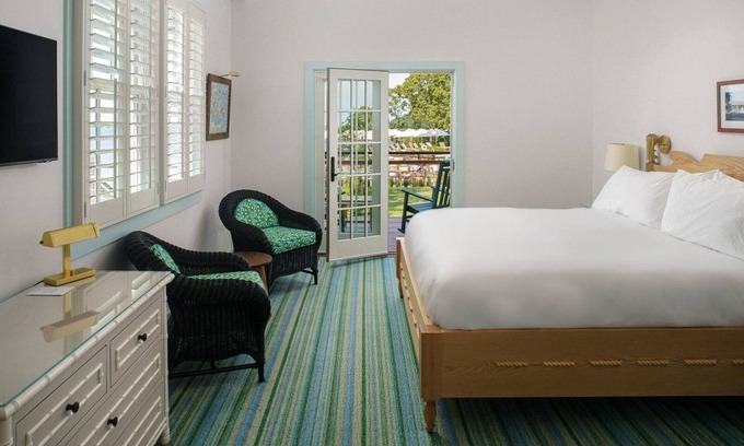 Shelter Island Heights Hotel | Terrace Room | The Pridwin Hotel and Cottages