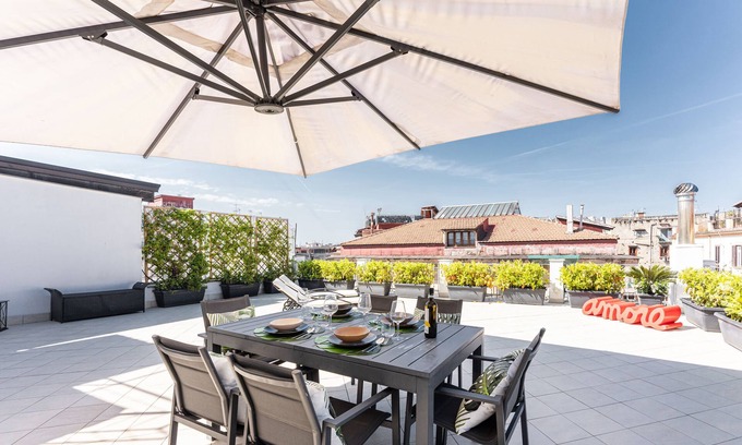 Naples City Centre Apartment | Terrace San Ferdinando, Naples