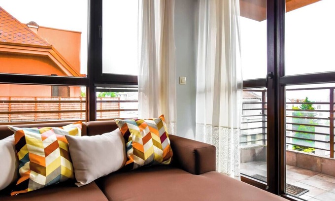 Lozenets Apartment | Terrace&View | SmartTV | Free Str Parking | Desk