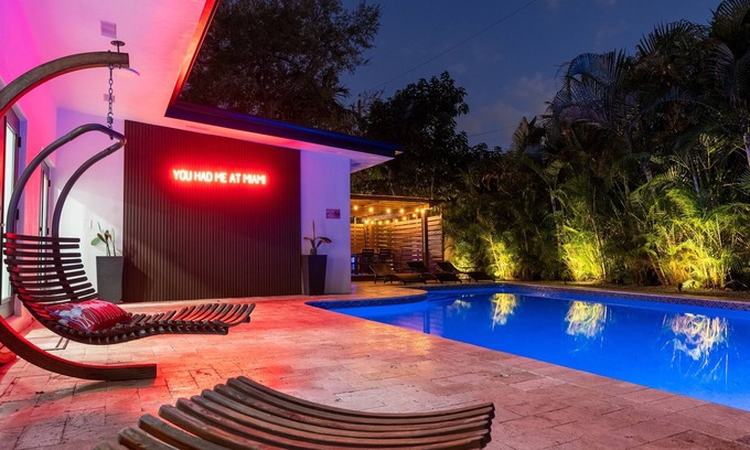 Golden Glades House | Terrace w/ Grill+Billiards+Mini Golf - Fun Villa