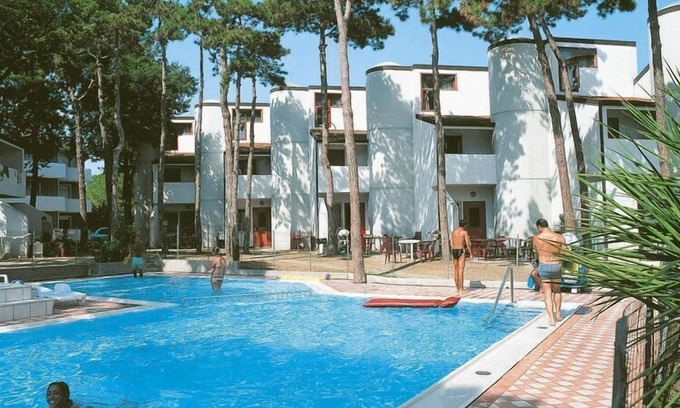 Lignano Pineta House | Terraced house with communal pool