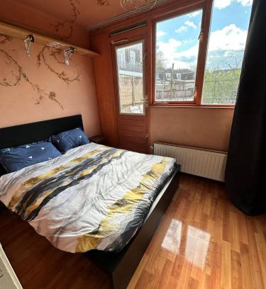 Utrecht Apartment | Terraced room in shared house