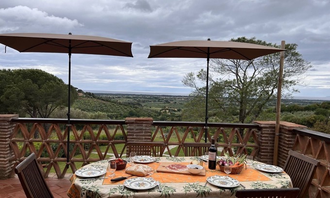 Castagneto Carducci Apartment | "Terrazza" apartment in a country house, garden, sea view 6 km to the sea