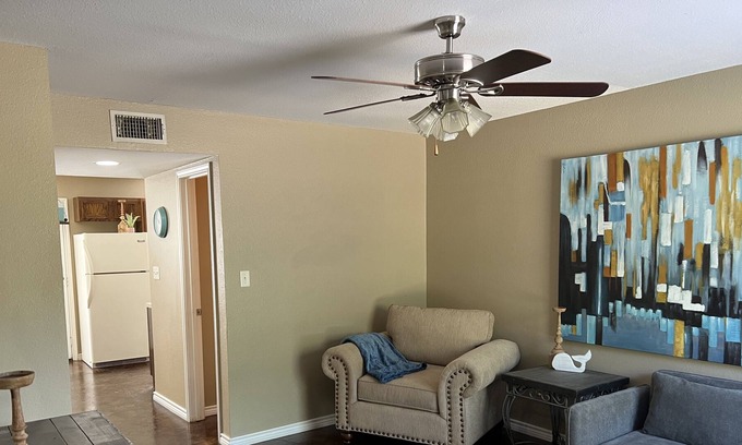 Longview House | Terrific Townhome!