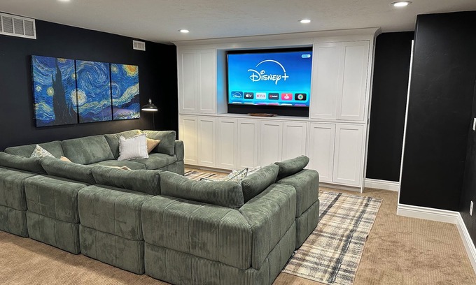 Ephraim House | Tesla Charger-11 Beds-Large Home at the Mouth of Ephraim Canyon.
