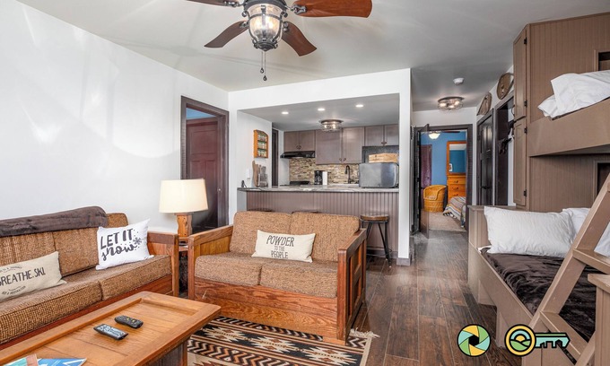 Mount Jackson Condo | Tesla Lodge (#202) | Renovated comfort with walk-out convenience!