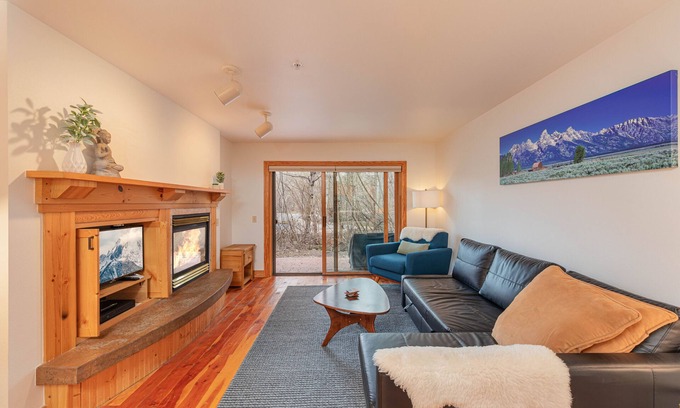 Driggs Condo | Teton Creek Resort Condo, 17 minutes to Grand Targhee Ski Resort,King Size Bed