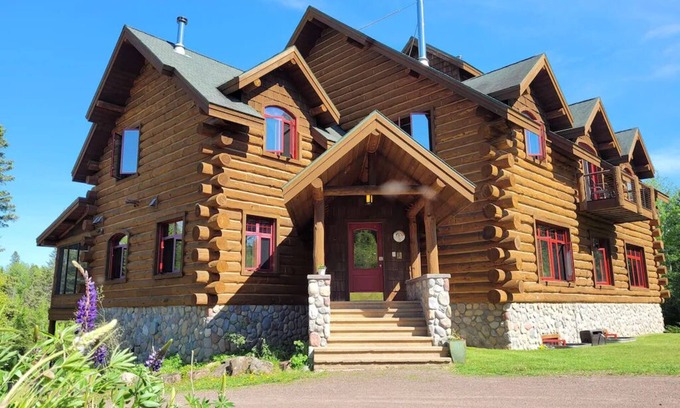 Silver Bay Cabin | Tettegouche Lodge 8BR-6.5Bath & 32 acres of outdoors relaxation ON Baptism River