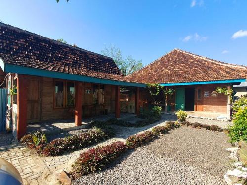 Labuan Bajo House | Tety's Wooden Villa