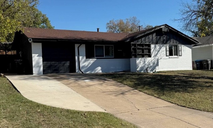 Fort Worth House | TEXANO INN Charming 3-bedroom house with WiFi and AC in welcoming Fort Worth
