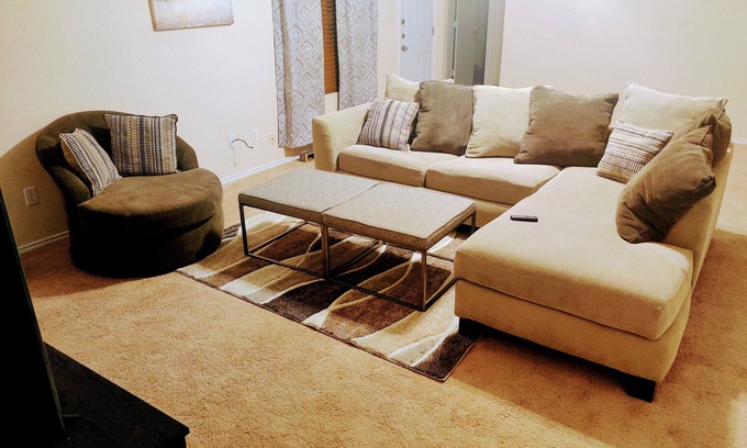 Killeen House | Texas 2 Step A wonderful 3 bedroom, home away from home.