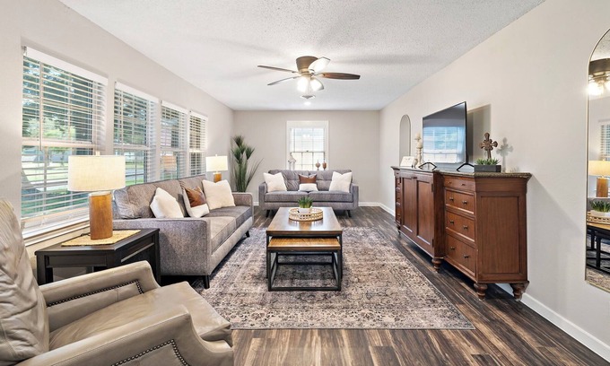 Texas City House | Texas City Home| Super Fast WIFI| Super Host| Close to Kemah & Galveston
