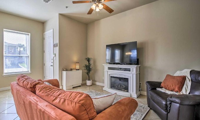 South Padre Island Apartment | Texas Condo with Outdoor Pools - Walk to Beach!