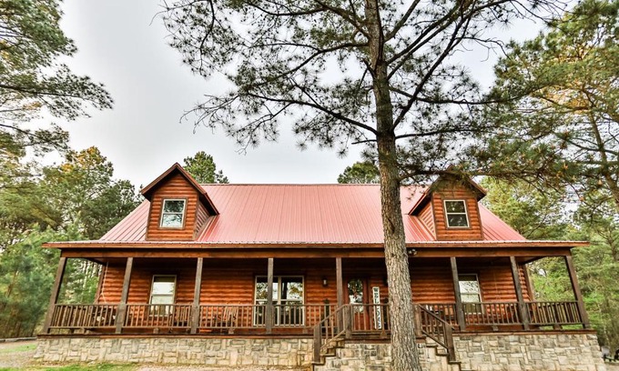 Hochatown House | Texas Kind of Way, Hot Tub, Fireplace, Covered Deck, Pool table, Game Loft