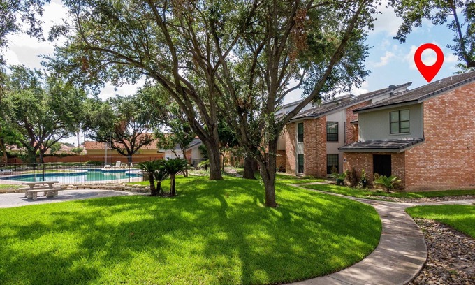 McAllen House | Texas-Sized Comfort w/Pool Near DHR- Sleeps 14
