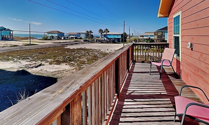 Rockport House | Texas Tiki | Bay Views, Pet-Friendly