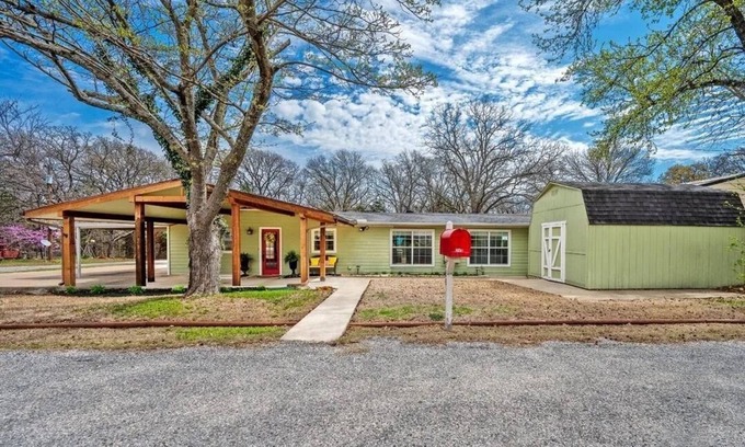 Pottsboro House | Texoma Serenity Cabin backs up to lake cove.