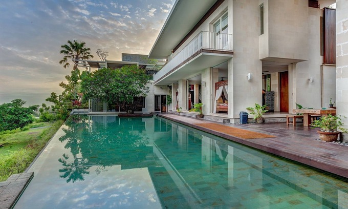 Bukit Villa | TG 5 Bedroom Villa Panoramic Bay View