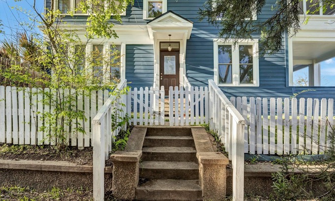Taylor Bed & Breakfast | Thames Home