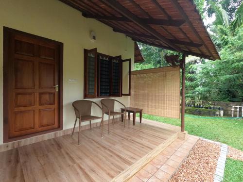 Kumarakom House | Tharangini - Riverside Private Bedroom