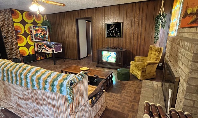 Round Rock House | That 70’s House!