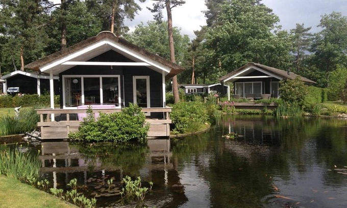 Markelo Ski Chalet | Thatched Home by Pond in Holiday Park