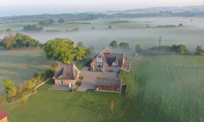 Roemnitz House | Thatched roof property 350 sqm on Ratzeburger See