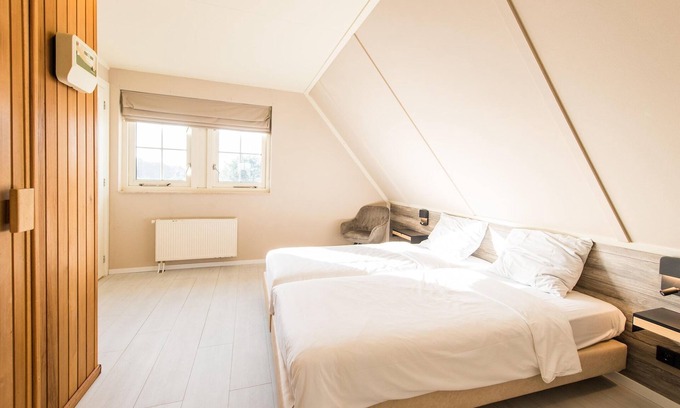 Hollum Villa | Thatched Villa Near the Beach