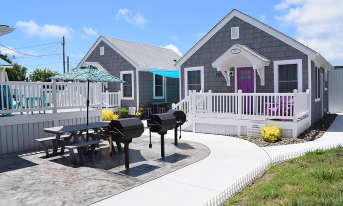 Chincoteague Cottage | "The 3 Sisters" Ivy's Cottage-Adorable In Town Cottage Near Historic Main Street