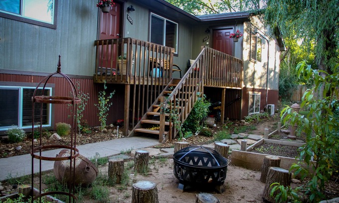 Carbondale House | The 8th Street Retreat Looks Booked it may not be Call Us