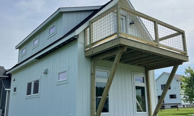 Bristol Ski Chalet | The 900 Sq Ft Micro-Mansion-Central Air & High Speed Internet