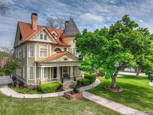 Seguin House | The Abbott House & Event Venue