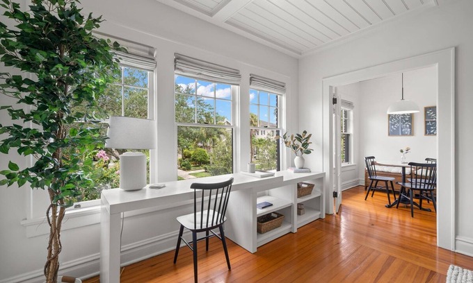 Hyde Park Apartment | The Adaline - 9 Apartment Complex With Courtyard