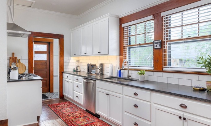 Georgetown House | The Adeline House of Georgetown