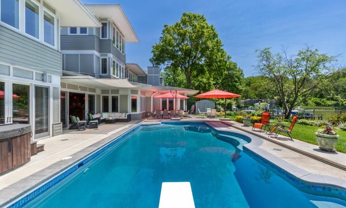 Annapolis House | The Admiral's Retreat
