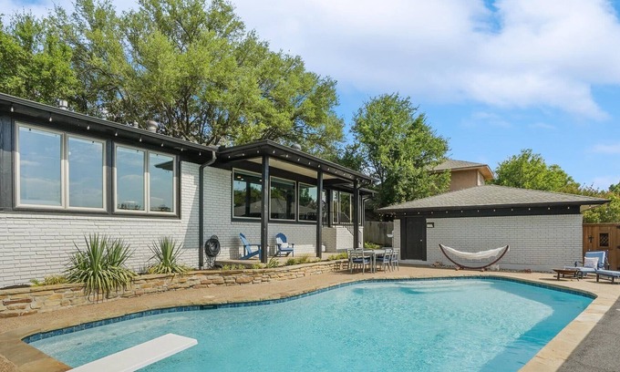Rockwall House | The Alamo Abode | Lake View, Pool, Newly Renovated