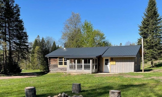 Trout Creek House | The allure of Ponderosa Estate transport you to a world of adventure and serenity.