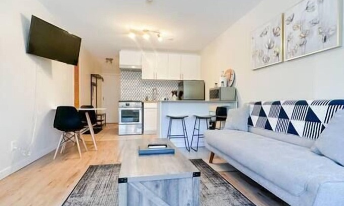 Mont-Tremblant Village Apartment | The Alpine Nest-3 Beds|4 Guests|Free Parking|Pool