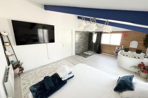 Mauguio House | The Amantis suite XXL Bath and Sauna in Mauguio