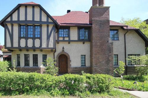 Sandy Hill Bed & Breakfast | The Ambassador