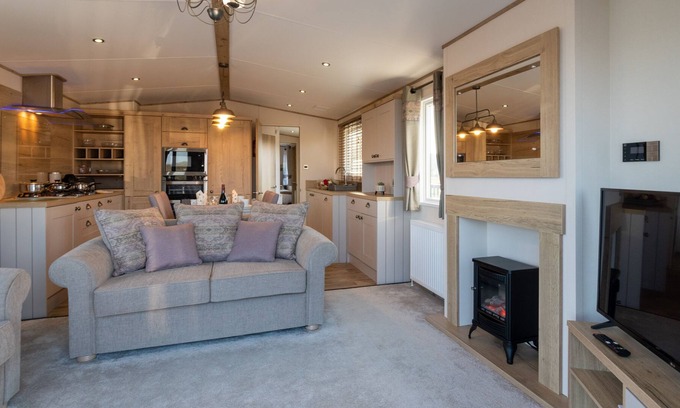 Strathkinness Cottage | The Ambleside Lodge - sleeps 4 guests in 2 bedrooms